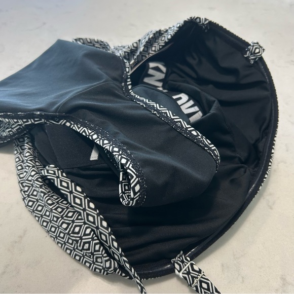 NWT DKNY Geometric Patterned Women’s One Piece Swimsuit - Picture 15 of 15